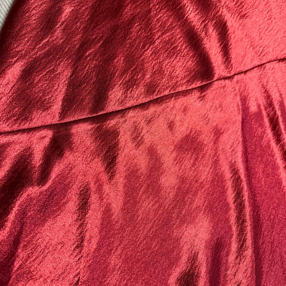 Simply Vera Vera Wang Red Satin A-Line Midi Skirt XL Lightweight Glossy Holiday - Picture 3 of 9